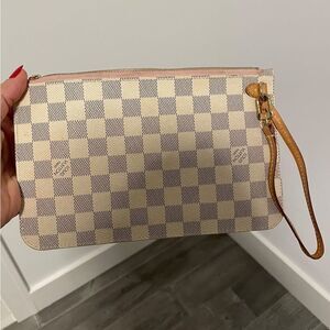 Louis Vuitton 
Pochette Wristlet